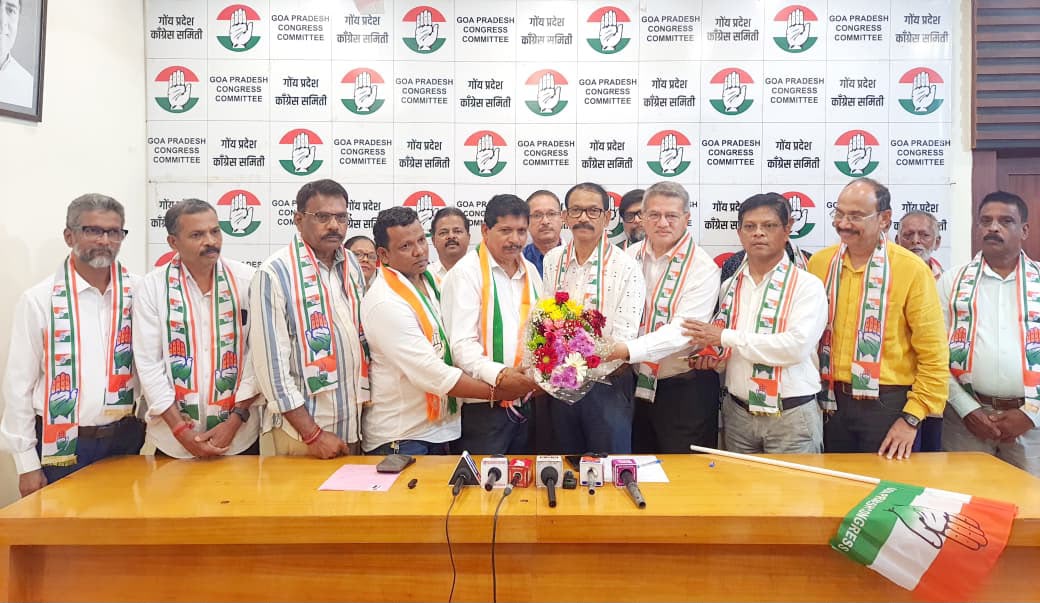 *BJP Is a Bahujan Virodhi Government; Betrayed STs, SCs and OBCs, Says GPCC President Girish Chodankar as OBC leader & Social Worker Nonu Naik Joins Congress