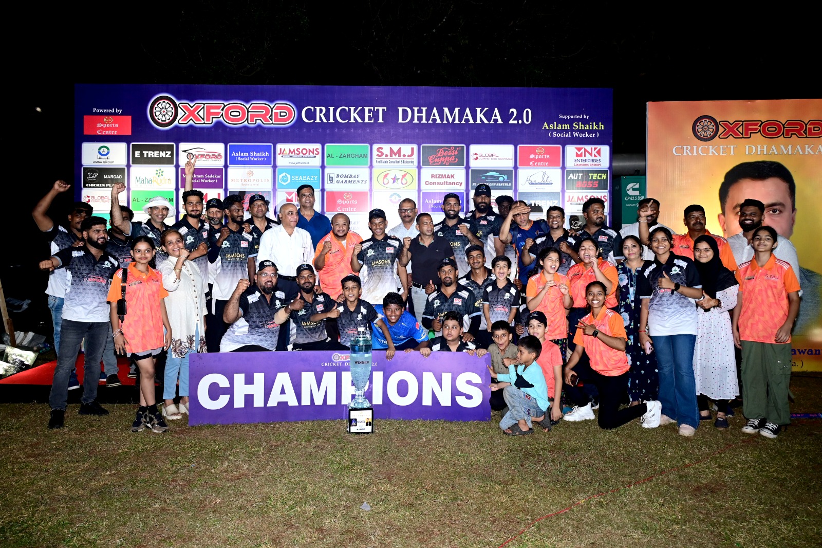 Urfan Mulla Felicitates CM Dr. Pramod Sawant at Cricket Dhamaka 2.0Panaji.