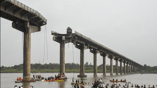 Gambhira Bridge Collapses in Gujarat: 9 Dead, Several Injured in Major Infrastructure TragedyPadra, Vadodara (Gujarat)