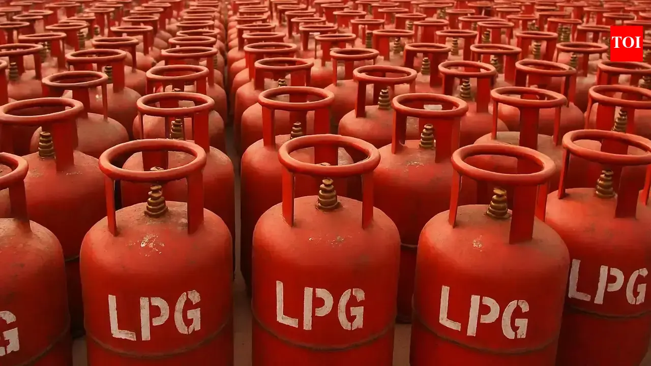 Centre doubles supply of 5 kg LPG cylinders for migrant labourers.